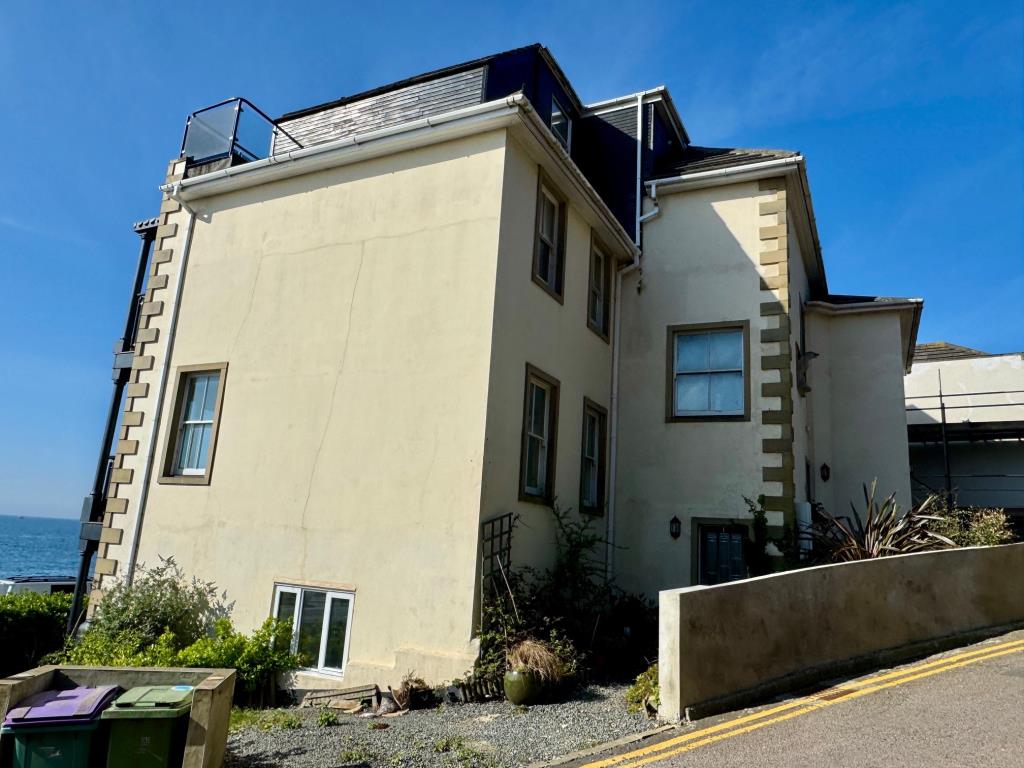 Lot: 111 - TWO ADJACENT SEA FRONT BLOCKS COMPRISING ELEVEN APARTMENTS - Side of No 35